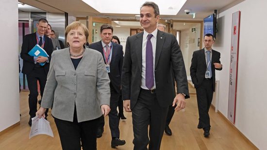 Το χαλαρό ενσταντανέ του πρωθυπουργού με το προσωπικό του εστιατορίου