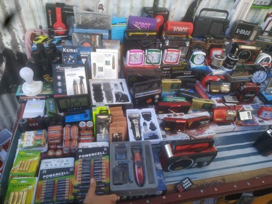 Πρόστιμα €9.700, κατασχέσεις και αυτόφωρο για παρεμπόριο στο κέντρο της Αθήνας