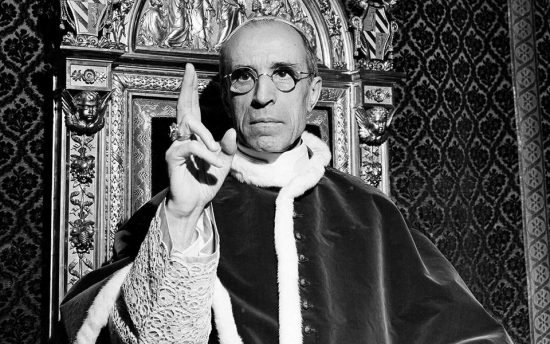 Το Βατικανό ανοίγει τα αρχεία για τον πιο αμφιλεγόμενο Πάπα