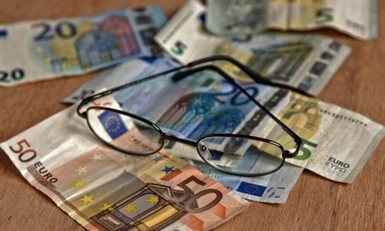 Πόσο θα αυξηθούν οι συντάξεις τα επόμενα χρόνια – Όλη η αναλογιστική μελέτη