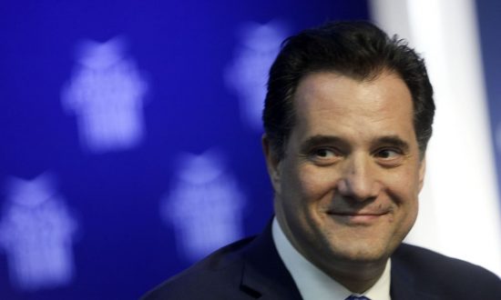 Γεωργιάδης: Στο καλάθι του Αη Βασίλη θα προστεθούν άλλοι 1.000 κωδικοί (vid)