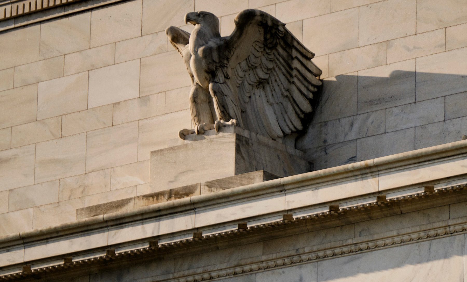 Fed: Έρχονται σαρωτικές αλλαγές στο εποπτικό πλαίσιο των αμερικανικών τραπεζών – Ποιες αφορούν