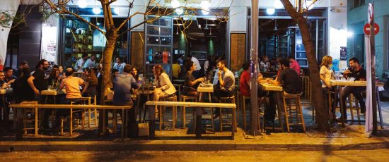 Κορωνοϊός: Πότε θα επιστρέψουμε στην κανονικότητα – Τα τέσσερα σενάρια