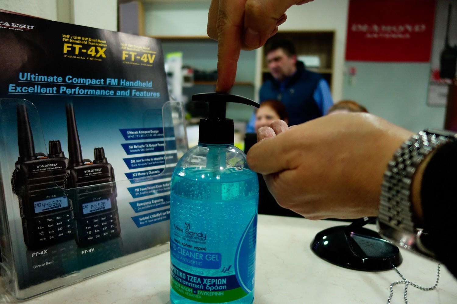 Μόνο 3 αντισηπτικά ανά πελάτη – Μειώνεται ο ΦΠΑ