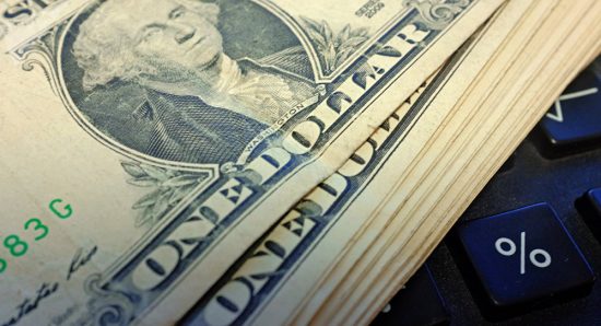 Δολάριο: Η ισχυρότερη εβδομάδα του από το 2022 – Ο αντίκτυπος των νέων σεναρίων για τη Fed