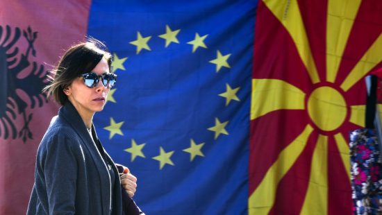 Η ΕΕ ξεμπλοκάρει τις ενταξιακές διαπραγματεύσεις για Β. Μακεδονία και Αλβανία