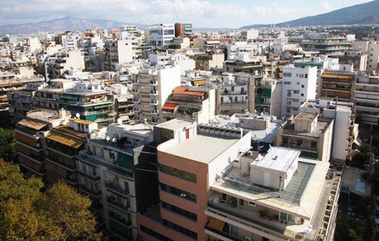 Αναστέλλει πλειστηριασμούς και κατασχέσεις η PQH