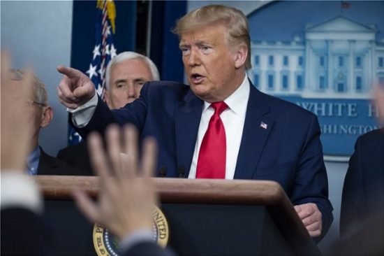 Τράμπ: Χάσιμο χρόνου (τώρα) οι συνεντεύξεις Τύπου για την πανδημία