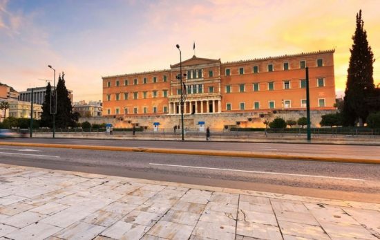 Μνημείο Αγνώστου Στρατιώτη: Το ΠΑΣΟΚ και τα… όρια της πλατείας Συντάγματος