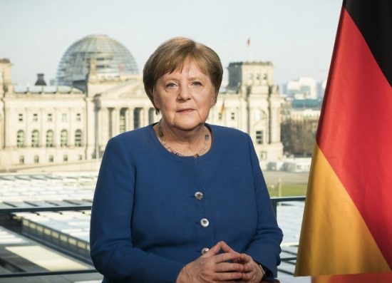 H Μέρκελ ζήτησε από τους Γερμανούς ευρωπαϊκή αλληλεγγύη για το καλό τους