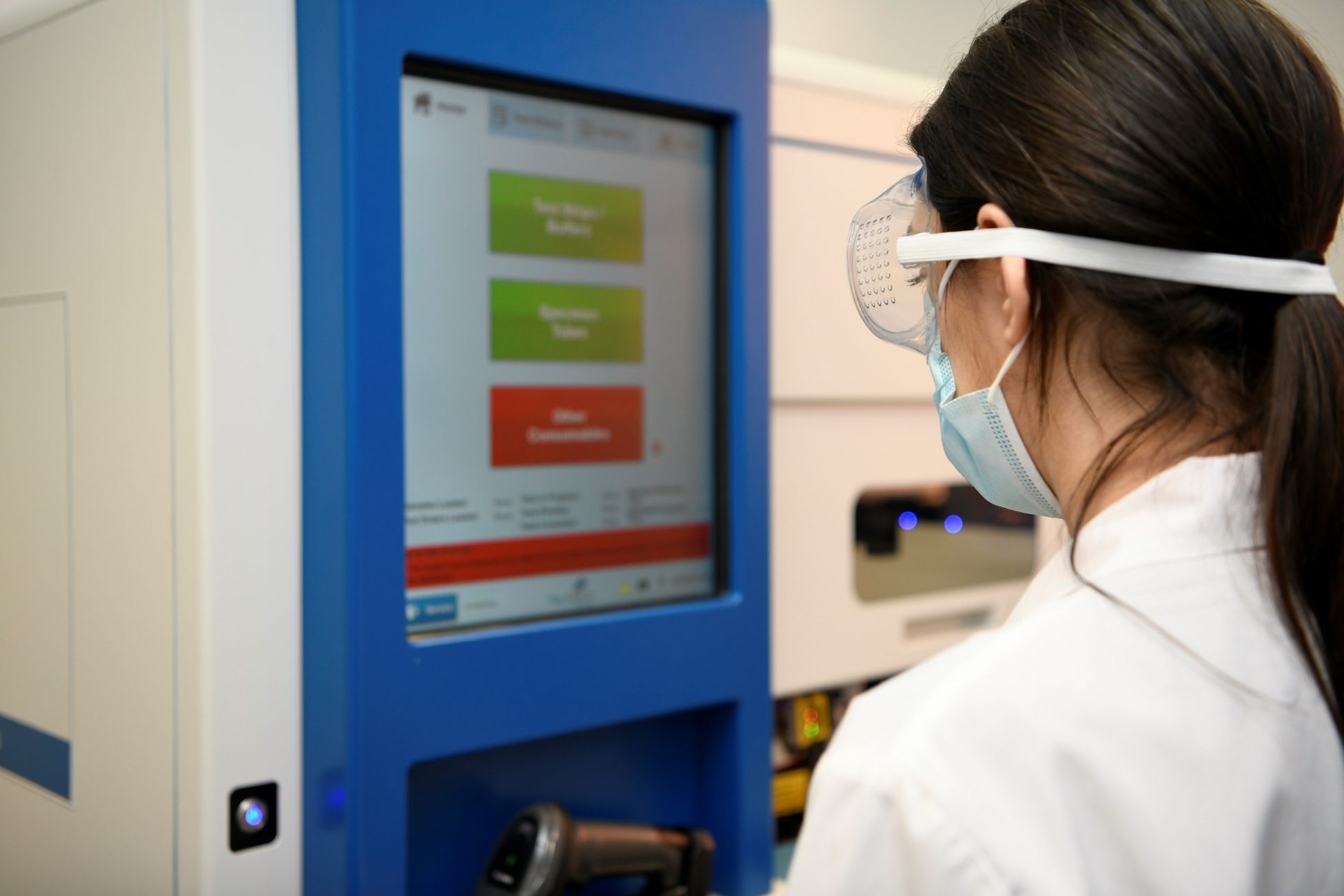 Κορωνοϊός: Στους 303 οι νεκροί – Πέθανε 52χρονη