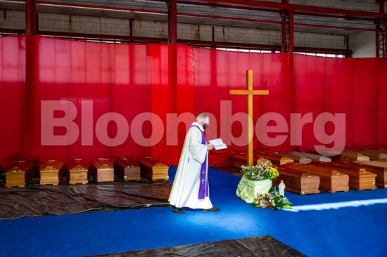 Ιταλική ελπίδα: 525 οι νεκροί τις τελευταίες 24 ώρες – Μείωση και στην Ισπανία