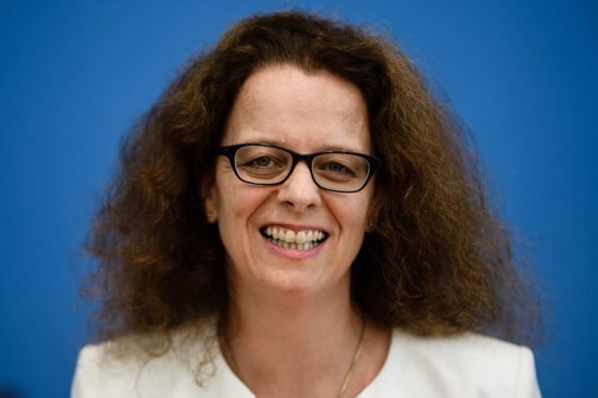 H Ελλάδα συμμετέχει στο QE-κορωνοϊού, όχι στο προϋπάρχον QE, λέει η Γερμανίδα της ΕΚΤ Ίζαμπελ Σνάμπελ