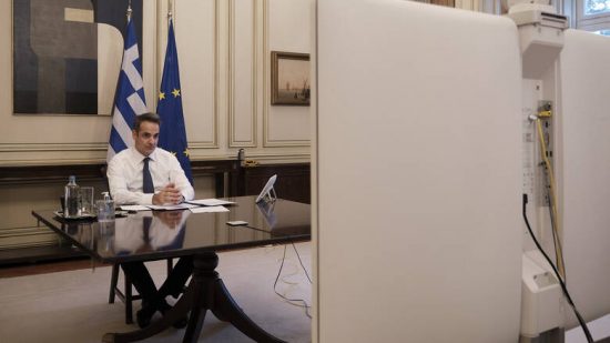 Τηλεδιάσκεψη Μητσοτάκη-Καραμανλή με 6 τεχνικούς ομίλους, εργοληπτικές οργανώσεις και το ΤΕΕ