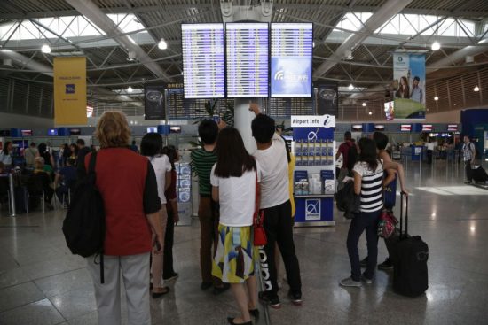Απώλειες – σοκ στον τουρισμό: 21,5 εκατ. λιγότεροι επιβάτες στα ελληνικά αεροδρόμια
