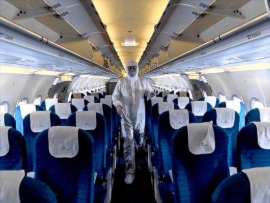 Μετάλλαξη Όμικρον: Διπλασιάζει τον κίνδυνο μόλυνσης σε αεροπλάνο – Business class ή economy οι πιο ασφαλείς θέσεις;