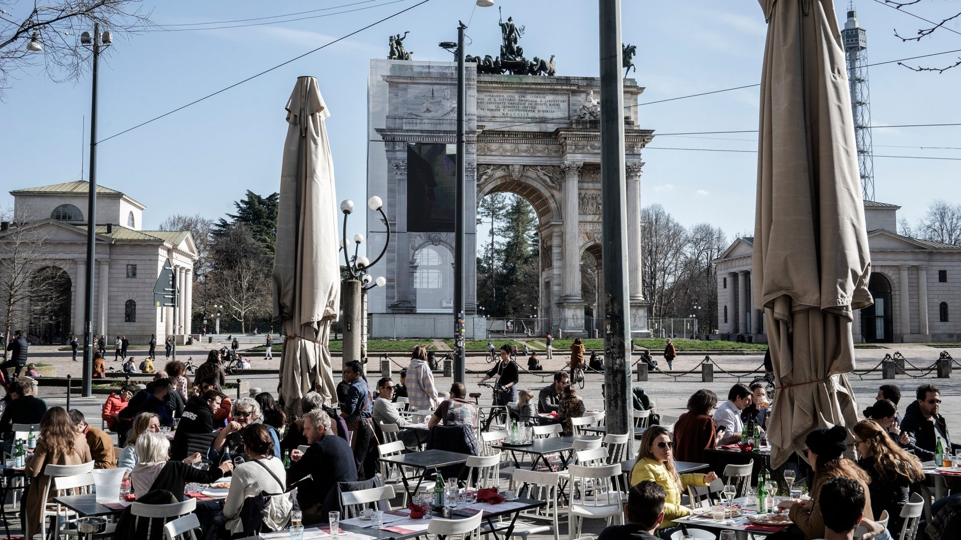 Ιταλία: Άρχισε να πέφτει «ζεστό χρήμα» στην οικονομία – Θα σταθεί αρκετό;