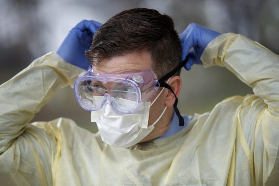 Κορωνοϊός: Ξεπέρασαν τις 10.000 οι νεκροί από κορωνοϊό στη Ρωσία – Νέο ρεκόρ κρουσμάτων στις ΗΠΑ