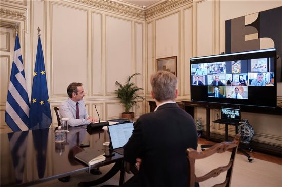 Πλαστικά Θράκης και Lariplast: Αναπροσάρμοσαν την παραγωγή τους για την κατασκευή μασκών