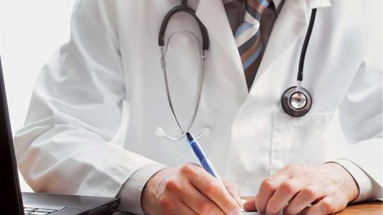 ΠΙΣ: Με ραντεβού και χρήση μάσκας η επίσκεψη στα ιδιωτικά ιατρεία και εργαστήρια