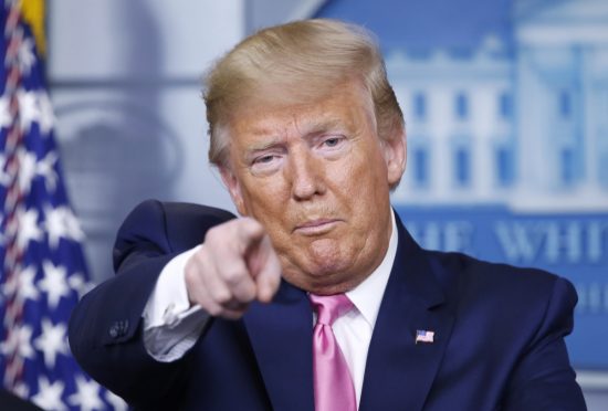 Τραμπ: Τα «παιχνίδια» με την πανδημία στην εκστρατεία επανεκλογής του