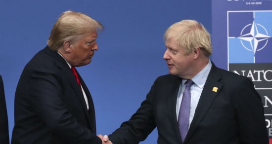 Τζόνσον – Τραμπ: Εν μέσω πανδημίας ετοιμάζονται για συμφωνία ελεύθερου εμπορίου