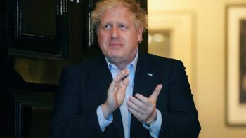 Βρετανία: «Σε πολύ καλή διάθεση ο Τζόνσον ξεκινά την ανάρωσή του»