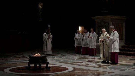 Πάπας Φραγκίσκος από τον άδειο Αγιο Πέτρο: Γίνετε αγγελιοφόροι της ζωής εν καιρώ θανάτου