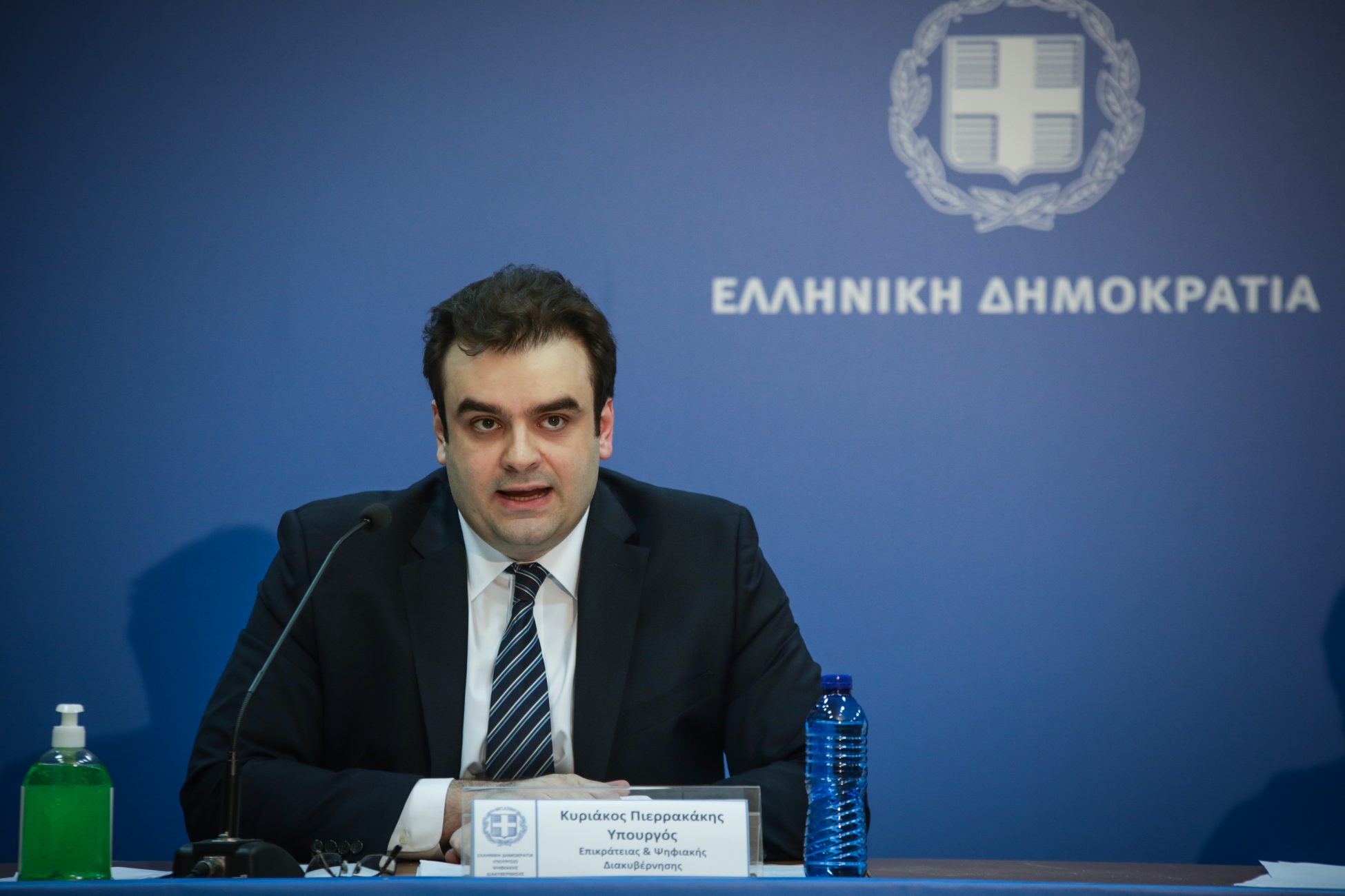 AP: Η Ελλάδα «πολεμά» την ύφεση με ψηφιακό μετασχηματισμό