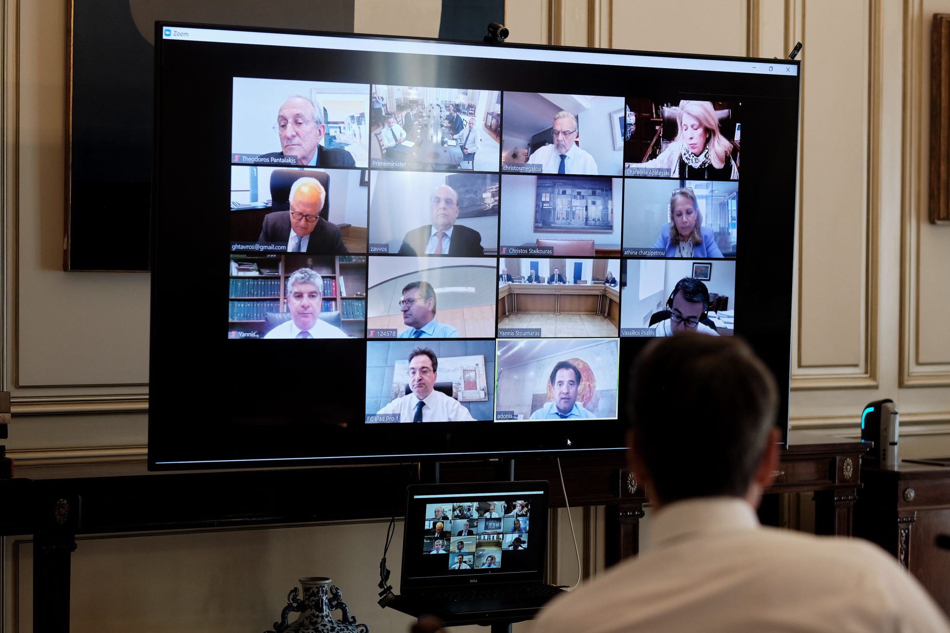 Τι συζητήθηκε στην τηλεδιάσκεψη στο Μαξίμου – Λιγότερα δικαιολογητικά για τα δάνεια στήριξης της οικονομίας