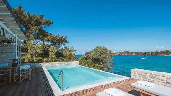 Τα 5άστερα ανοίγουν με εκπτώσεις και τον Αύγουστο