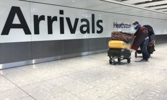 Θύελλα για την καραντίνα 14 ημερών που επιβάλλει η Βρετανία σε όλους τους ταξιδιώτες
