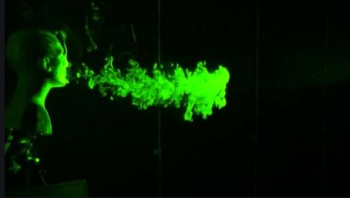 Πώς η μάσκα εμποδίζει τα σταγονίδια του βήχα – Βίντεο