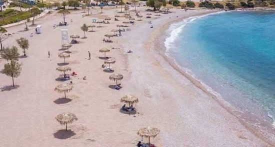 Χωρίς αλκοόλ και μουσική, αλλά με τη… μεζούρα ανοίγουν οι οργανωμένες πλαζ