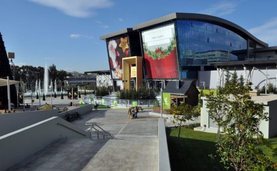 Προς ολική επαναφορά το λιανεμπόριο – Aνοιξαν και τα εμπορικά κέντρα