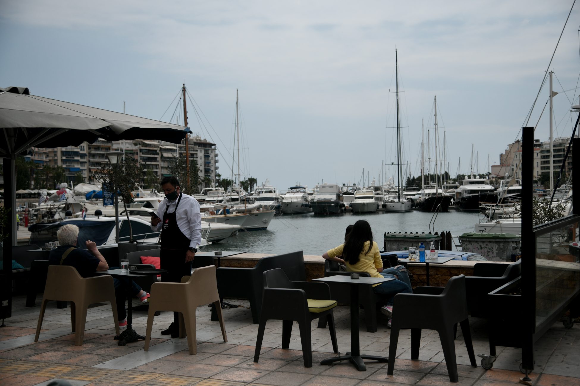 ΕΕΑ:  Eνας στους 4 επαγγελματίες «βλέπει» λουκέτο και απολύσεις