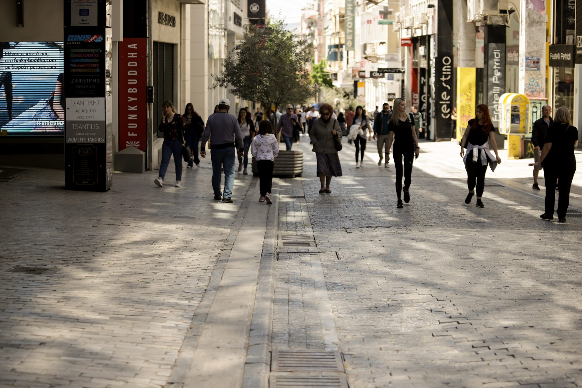 Καλλυντικά, αξεσουάρ & παιδική ένδυση «κυριαρχούν» κατά την επαναλειτουργία της αγοράς
