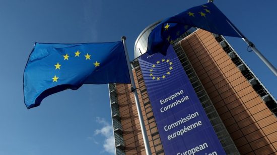 Κομισιόν: Προχωρά τη διαδικασία για την έκδοση «πράσινων» ομολόγων ύψους 250 δισ. ευρώ