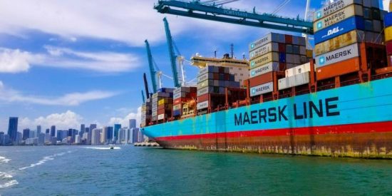 Maersk: Διακόπτει (και πάλι) επ’ αόριστον τις διελεύσεις από την Ερυθρά Θάλασσα