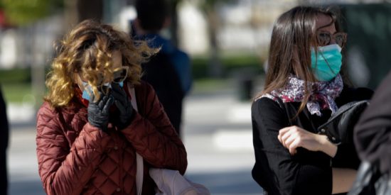 Κορωνοϊός: Νέες οδηγίες για τη χρήση μασκών από το CDC