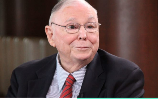 Ο 96χρονος δισεκατομμυριούχος συνεταίρος του Μπάφετ μοιράζεται το μυστικό για ευτυχισμένη ζωή σε 31 μόλις λέξεις