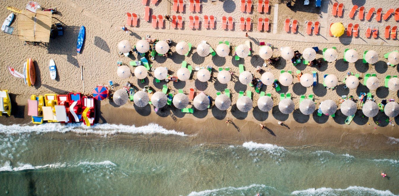 Ανοίγουν το Σάββατο 515 οργανωμένες παραλίες – Πως θα λειτουργήσουν