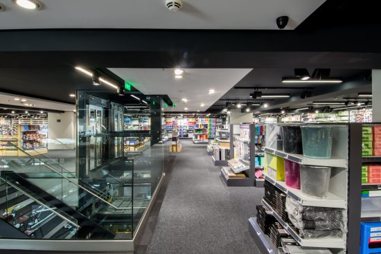 Αρση μέτρων: Η αγορά επανεκκινεί και αγωνιά για το μέλλον