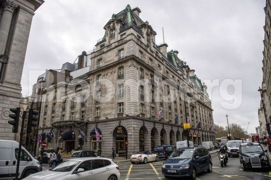 Savoy, Claridge και The Ritz κατά Τζόνσον για την καραντίνα των 14 ημερών