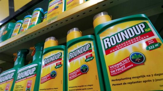 Bayer: Αποζημίωση 332 εκατ. δολ σε καρκινοπαθή για το ζιζανιοκτόνο Roundup