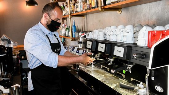 Σήμα κινδύνου από ΓΣΕΕ και ΓΣΕΒΕΕ για την «επόμενη μέρα»