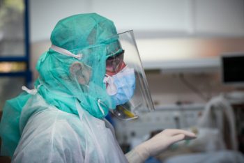 ΕΚΠΑ: 50% προστασία μετά την πρώτη δόση του εμβολίου κατά του κορωνοϊού