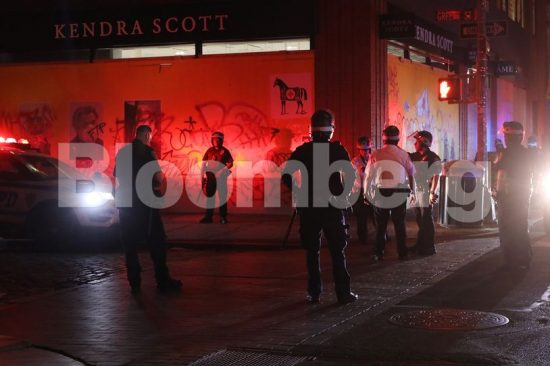 «Εκτός ελέγχου οι ΗΠΑ» λένε 8 στους 10 αμερικανοί – Δημοσκόπηση των NBC-WSJ