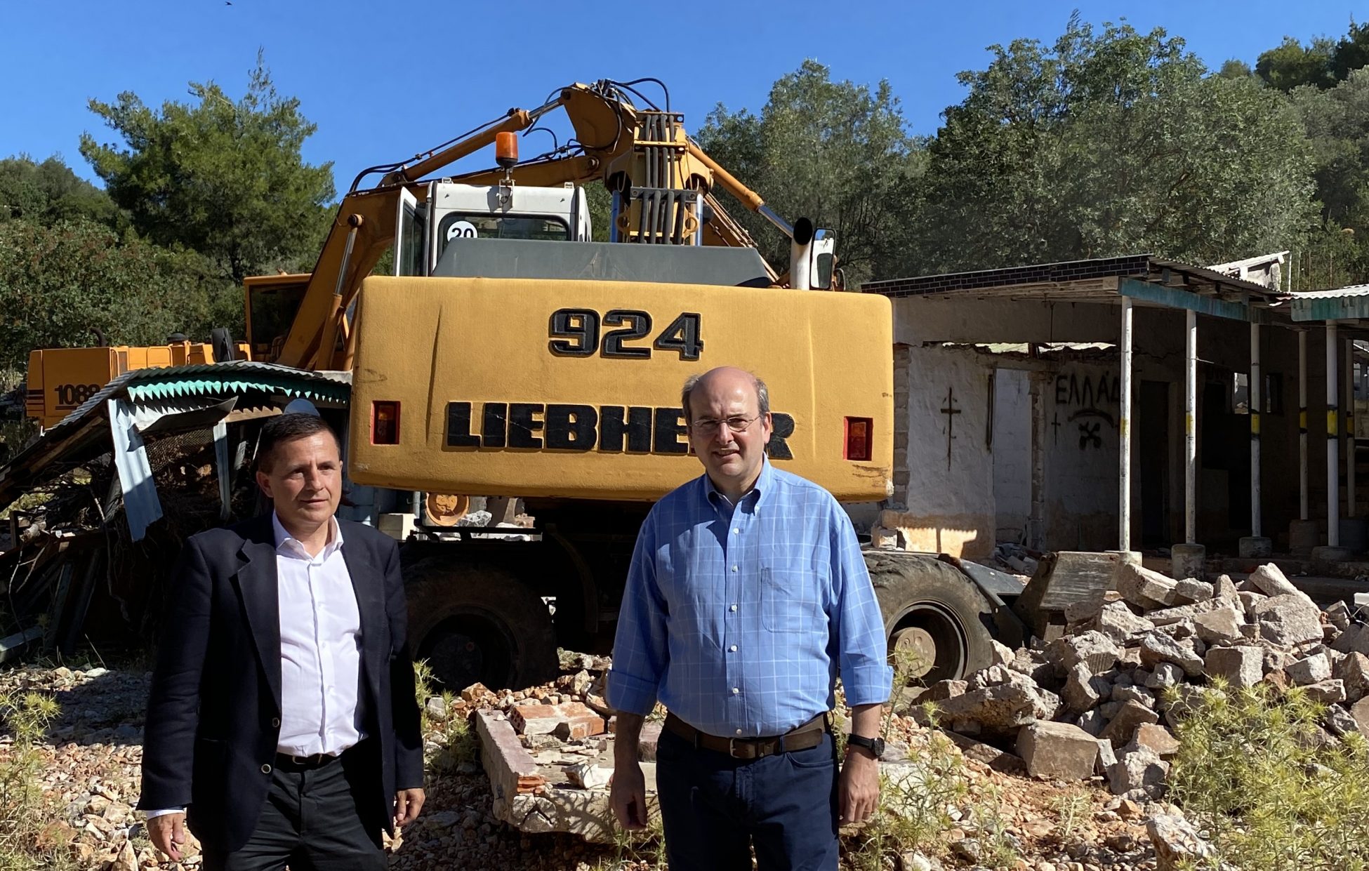 Ξεκίνησαν κατεδαφίσεις αυθαιρέτων στη Μάνδρα