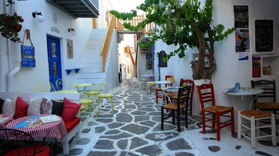 Airbnb: Από τους Έλληνες οι κρατήσεις το καλοκαίρι του κορωνοϊού στην Ελλάδα